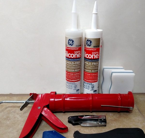 How to Caulk a Shower with Silicone